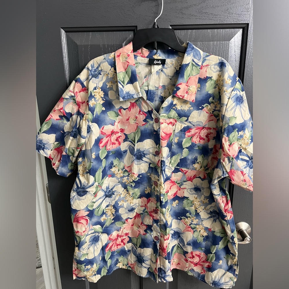 Topestry Vintage 2X floral button up shirt, very colorful ready for beach /water